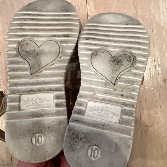 SELF ESTEEM Girls 10 Sandals Dress Shoes Metallic Gold Leather - Picture 4 of 4